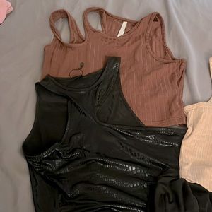 Bundle of 4 crop tops